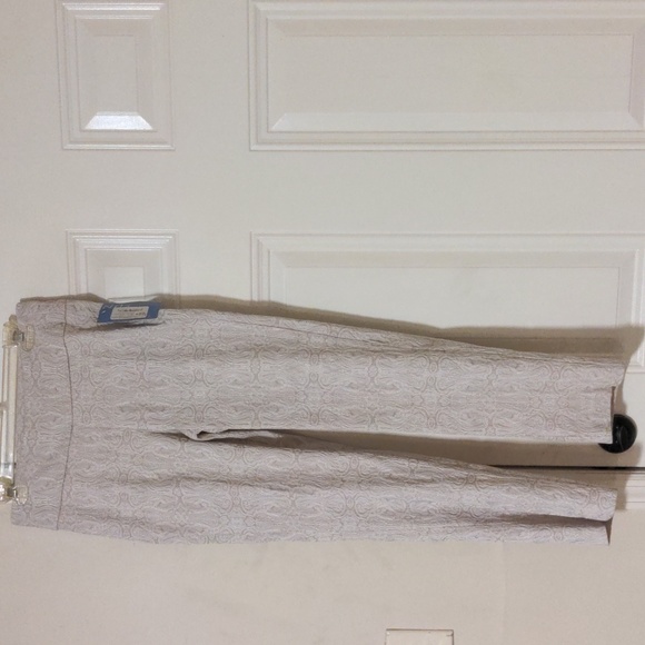 Lulu-B Women's Textured two-tone Stretch Pants - Picture 5 of 5